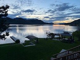 Skaha Lakefront Inn