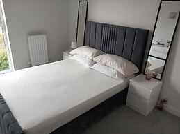 Room-charming Loughton Apartment With Ba