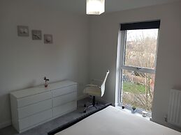 Room-charming Loughton Apartment With Ba