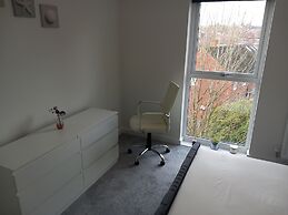 Room-charming Loughton Apartment With Ba