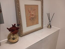 Room-charming Loughton Apartment With Ba