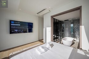 Metropole Thu Thiem Skyline Apartment