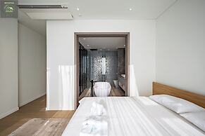 Metropole Thu Thiem Skyline Apartment