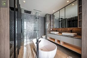 Metropole Thu Thiem Skyline Apartment