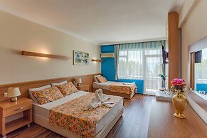 Aqua Nina Resort Hotel