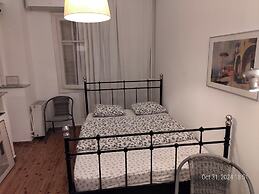 Large Studio/family Apartment