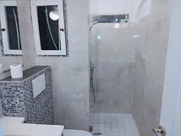 Large Studio/family Apartment