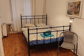 Large Studio/family Apartment