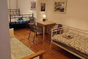 Large Studio/family Apartment