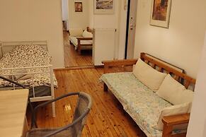 Large Studio/family Apartment