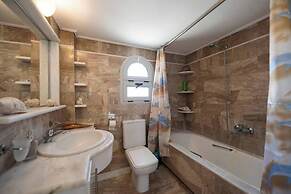 Black Coast Hotel Santorini