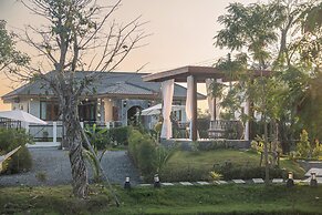 The garden pool villa resort at doisaket