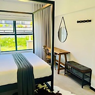 The Henlee Apartment Tocara