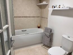 Golf Paradise,restaurants,bars,beach ,shops,walks