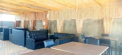 White House Lounge & Accommodation