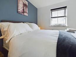 Riverfront Staffordshire Retreat