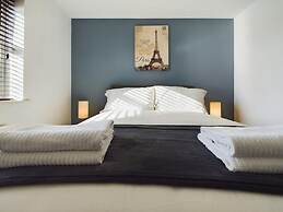 Riverfront Staffordshire Retreat