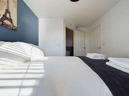 Riverfront Staffordshire Retreat