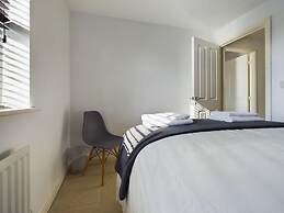 Riverfront Staffordshire Retreat