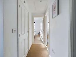 Riverfront Staffordshire Retreat