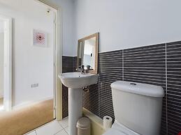 Riverfront Staffordshire Retreat