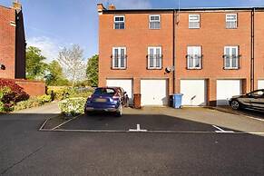 Riverfront Staffordshire Retreat