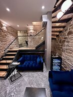 Unique house Nepot in the center