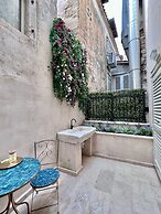 Unique house Nepot in the center