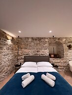 Unique house Nepot in the center