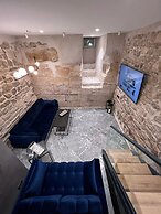 Unique house Nepot in the center