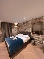 Unique house Nepot in the center