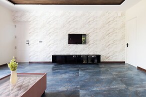 The Serene Shores - Luxury Private Villa