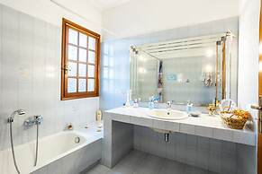 Artemida Beachside Escape w BBQ Parking