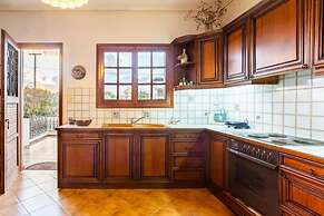 Artemida Beachside Escape w BBQ Parking