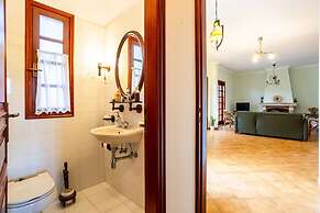 Artemida Beachside Escape w BBQ Parking