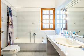 Artemida Beachside Escape w BBQ Parking