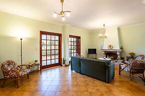 Artemida Beachside Escape w BBQ Parking