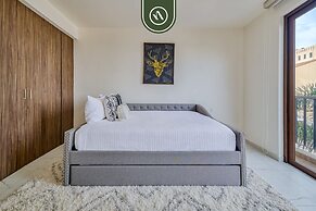 The Canuva Lux 204 in Cruz de Huanacaxtle