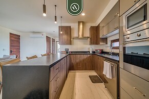 The Canuva Lux 204 in Cruz de Huanacaxtle