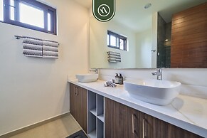 The Canuva Lux 204 in Cruz de Huanacaxtle