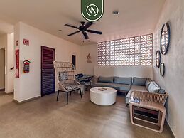 The Canuva Lux 204 in Cruz de Huanacaxtle