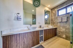 The Canuva Lux 204 in Cruz de Huanacaxtle