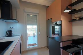 New Cozy Apt with Balcony close to Metro