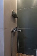 New Cozy Apt with Balcony close to Metro