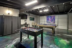 Home w/ Hot Tub ~ 8 Mi to Joshua Tree Natl Park!