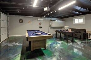 Home w/ Hot Tub ~ 8 Mi to Joshua Tree Natl Park!