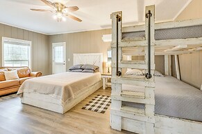 5 Mi to West Point Lake: Group Getaway Near Town