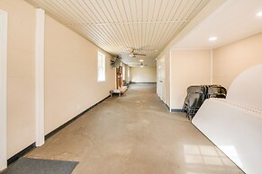 5 Mi to West Point Lake: Group Getaway Near Town