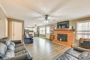 5 Mi to West Point Lake: Group Getaway Near Town