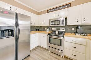 5 Mi to West Point Lake: Group Getaway Near Town